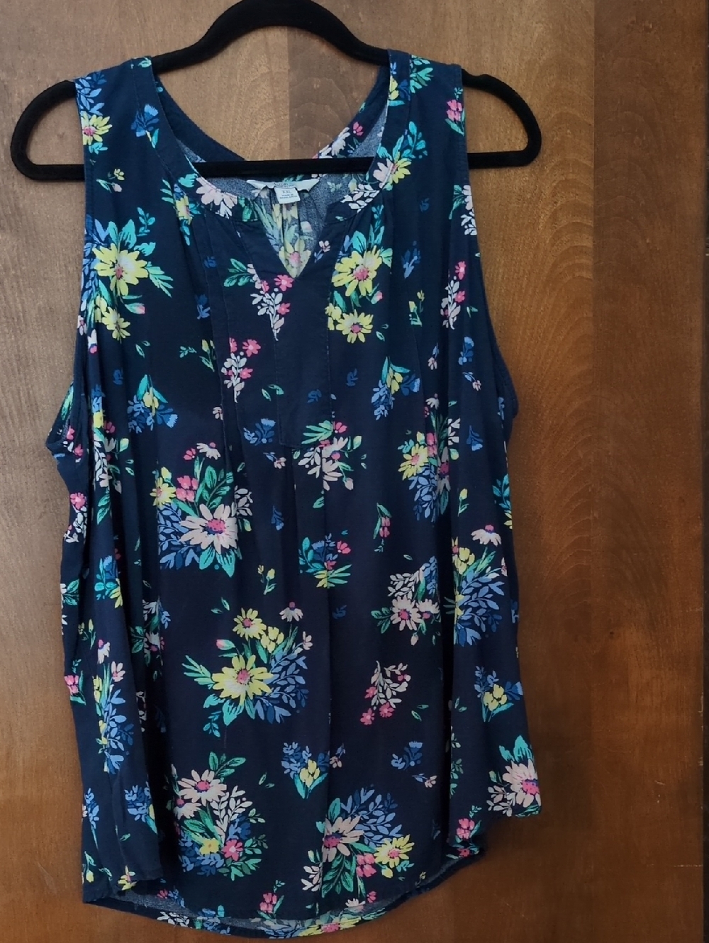 croft & barrow Navy Floral V-Neck Sleeveless Camisole